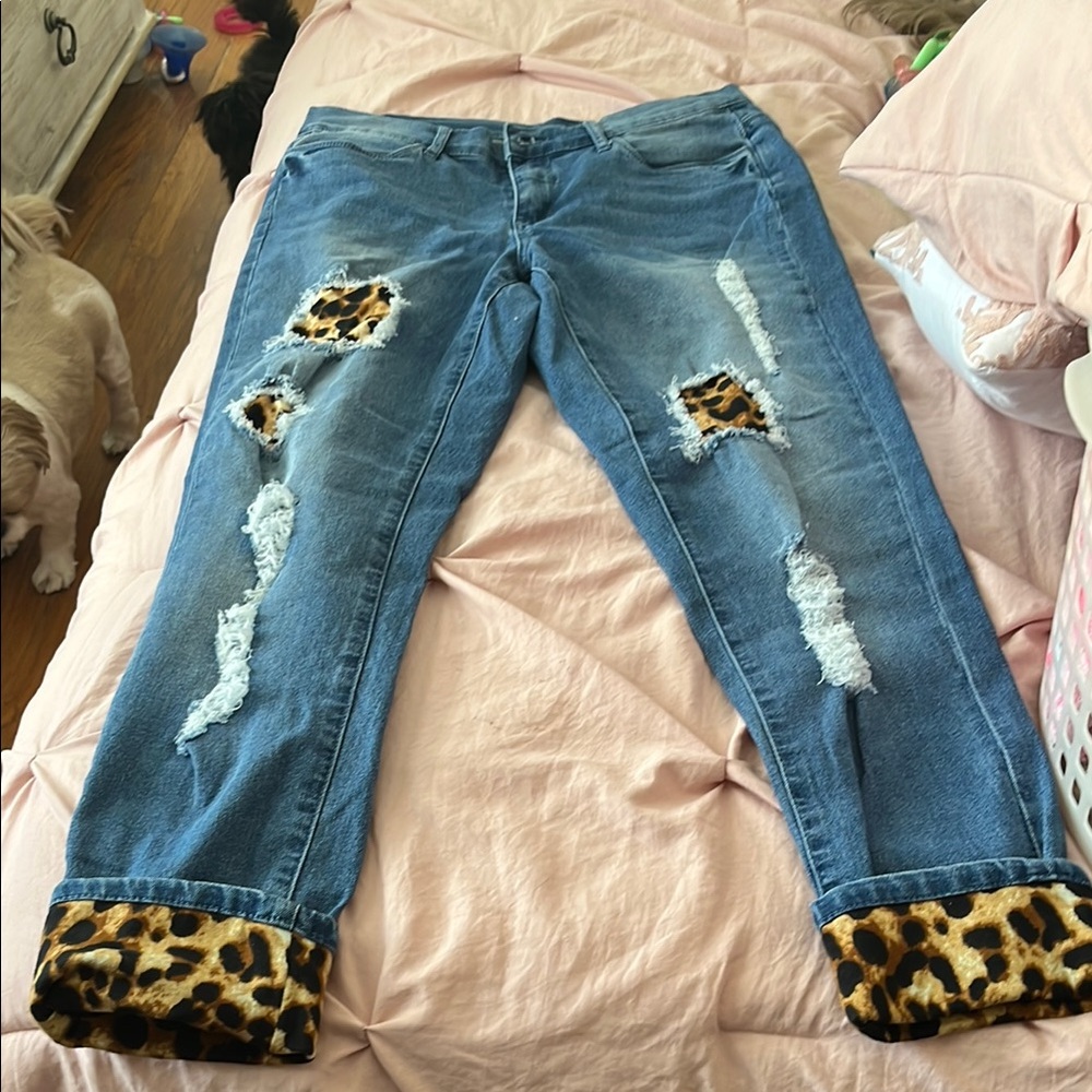 Stylish Blue Leopard Patch Women's Jeans